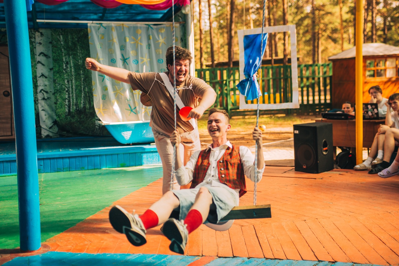 Как вожатые и воспитатели показывали спектакль «Малыш и Карлсон»