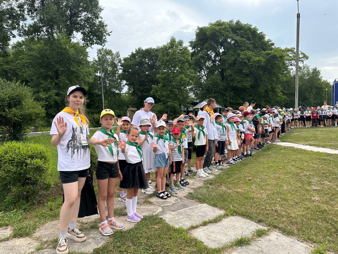 Торжественная линейка открытия смены 