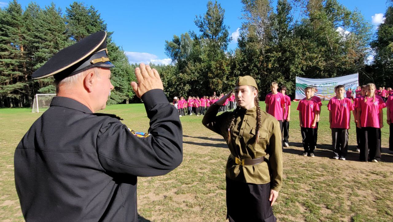 КОГДА СТРОЕМ ШАГАЕТ ДЕТСТВО
