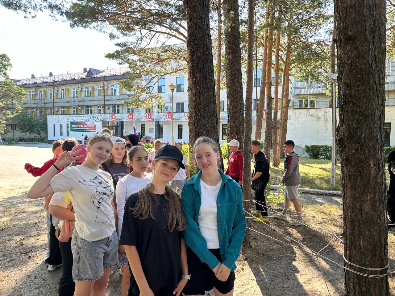 «Тропа доверия»: Не просто квест, а урок взаимопомощи и доверия для отрядов.