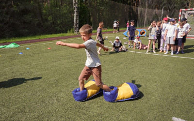 Калейдоскоп летних приключений: детективные расследования, русские печи и бег в гигантских ботинках 