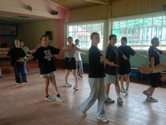 Танцуют все!