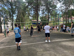 Соревнования по волейболу!  Лучшие команды лагеря сразились за кубок!