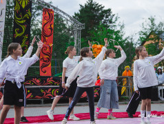 Прошагнули через середину!