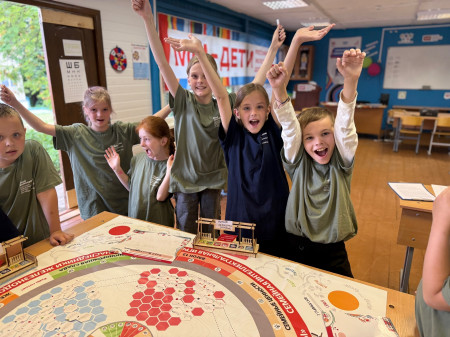 Новая смена, новые участники. Жители Страны железных дорог сыграли в игру 