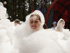 Когда жара отступает: пенное веселье в Заслоновграде