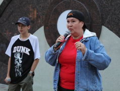 В НЕБЕ ПОЛНОЧНОМ ПАДАЛИ ДВЕ ЗВЕЗДЫ&hellip;