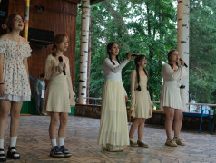 Цветы на поле боя. Вечер памяти на эстраде лагеря