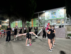 ДОЛ "Экспресс": Здесь помпоны крутятся, лагерь мутится!