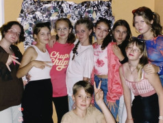  &laquo;В стиле 90-х&raquo;