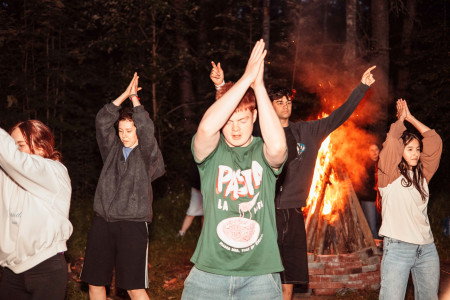 Маяк, до свидания: Прощальный костёр и тёплые воспоминания о смене!