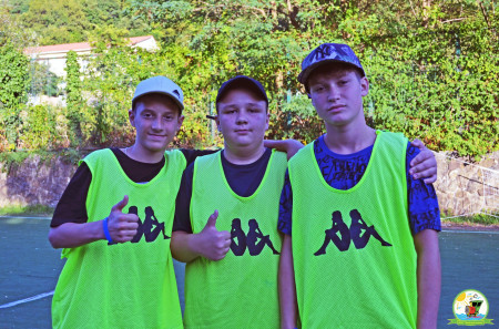 Футбольные страсти разгорелись сегодня на нашем поле!