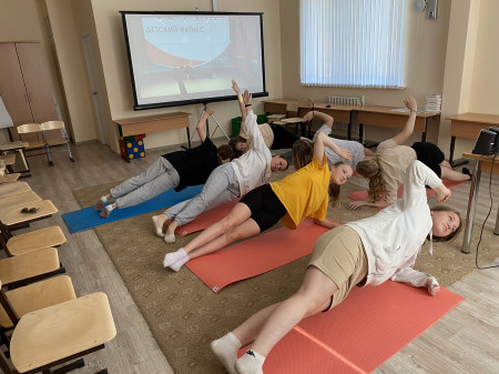 Зарядка № 1 с фитнес Депо РФСО ЛОКОМОТИВ в лагере 