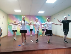 "Нам этот мир завещано беречь!"