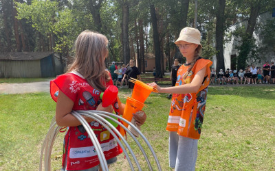 Подростки Тин-Лиги стали незаменимыми помощниками спортивного инструктора в лагере "Ракета"