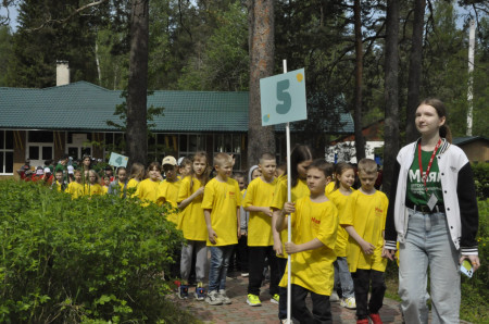 Торжественная линейка открытия 1-ой лагерной смены в ДОЛ 