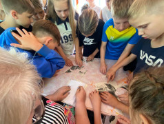 Сегодня, 21.07., все дети нашего лагеря отправились в путешествие по  железнодорожным станциям на &laquo;Весёлом поезде&raquo;.