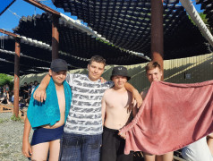 В ДОЛ &laquo;Экспресс&raquo; (пос. Кабардинка) сбылась мечта многих ребят: вода в море достигла нужной температуры.