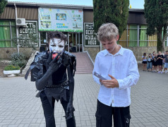 ДОЛ &laquo;Экспресс&raquo; перерабатывает звёзд: От Белль до Измы в мусорном гламуре!