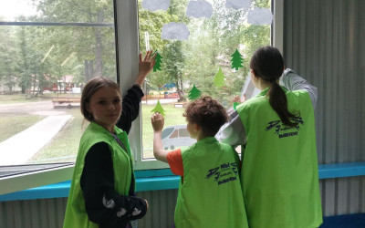 От китайских шашек до шоколадного фонтана: чем занимаются ребята в железнодорожных лагерях