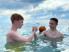 &laquo;Море вернулось говором чаек&raquo;!