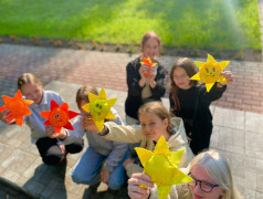 Тепло рук и сердец: в &ldquo;Маяке&rdquo; создают солнышки для добрых дел!