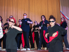 Концерт открытия смены в "Маяке": с благодарностью работникам лагеря