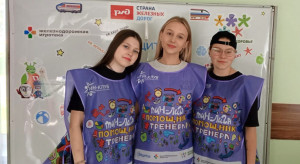 ТиН-лиговцы помощники тренера на сборке квадронавтов.