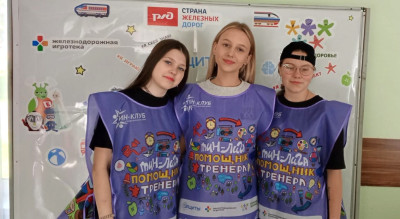 ТиН-лиговцы помощники тренера на сборке квадронавтов.