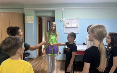 Юные помощники вожатых в лагере Гагарина