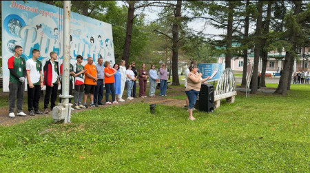 Торжественная линейка в ДОСЛ им. Горького