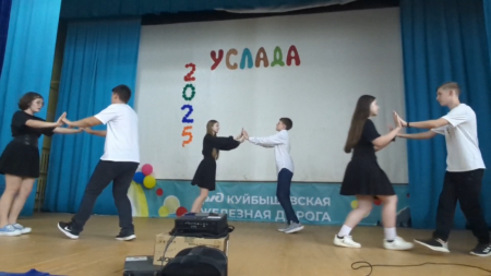 Флешмоб и Праздничный концерт ко Дню России!