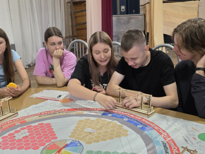 Игра в лицах