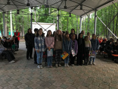 Чем медленнее идет поезд, тем шире просторы нашей Родины!