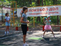 Каждый занят своим делом