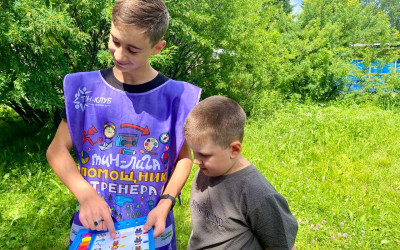 Тин лига: старшие товарищи дарят радость и знания малышам!