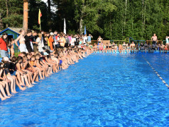 Соревнования по плаванию в лагере "Сосновый бор". Море брызг и веселья.