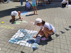 Карикатура на асфальте &laquo;По морям! По Волнам!&raquo;