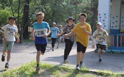 От китайских шашек до шоколадного фонтана: чем занимаются ребята в железнодорожных лагерях