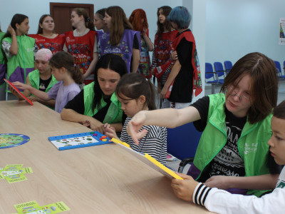 Ежедневная работа отряда Тин-лиги в ДКОЦСТ "Услада"! Наши юные помощники аккумулируют вокруг себя активную жизнь лагеря!