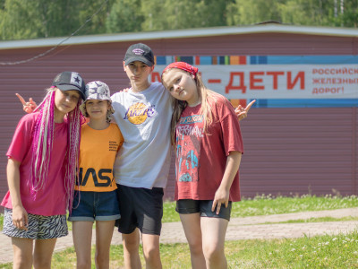 День железнодорожных профессий: вожатый на самом деле дежурный по станции в отпуске