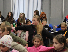 Сегодня утро в нашем лагере началось с яркой и активной зарядки!