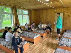 &laquo;Мам, забери меня&raquo;: как детям и родителям  справиться с первой поездкой в лагерь