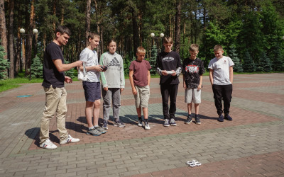 От китайских шашек до шоколадного фонтана: чем занимаются ребята в железнодорожных лагерях