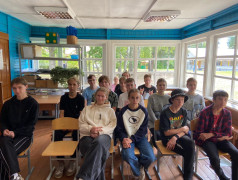 А на последок - ток-шоу "Ломая стены"