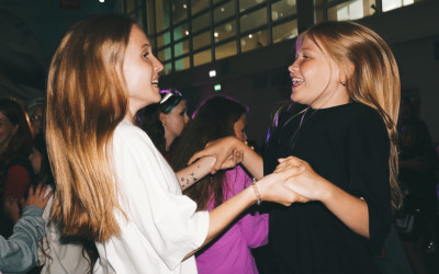 Калейдоскоп летних приключений: детективные расследования, русские печи и бег в гигантских ботинках 