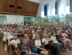 Линейка-открытие &laquo;Мы пришли за счастьем!&raquo;