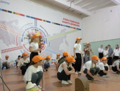 Линейка-открытие &laquo;Мы пришли за счастьем!&raquo;