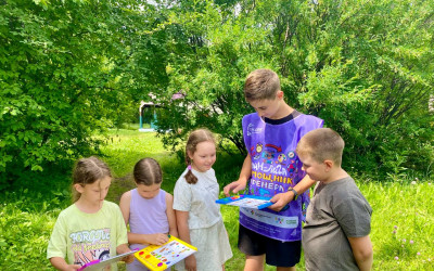 Тин лига: старшие товарищи дарят радость и знания малышам!