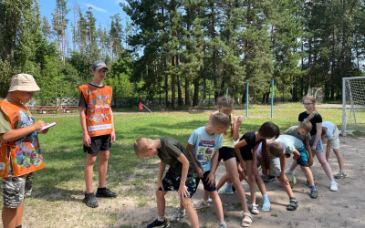 Подростки Тин-Лиги стали незаменимыми помощниками спортивного инструктора в лагере "Ракета"